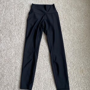 Alo Yoga - 7/8 High-Waist Airlift Legging - Black